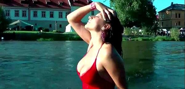  Brunette Shows Nipples In Public Swim